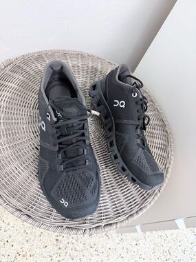 On Running Cloud Running Shoes for Woman- Black